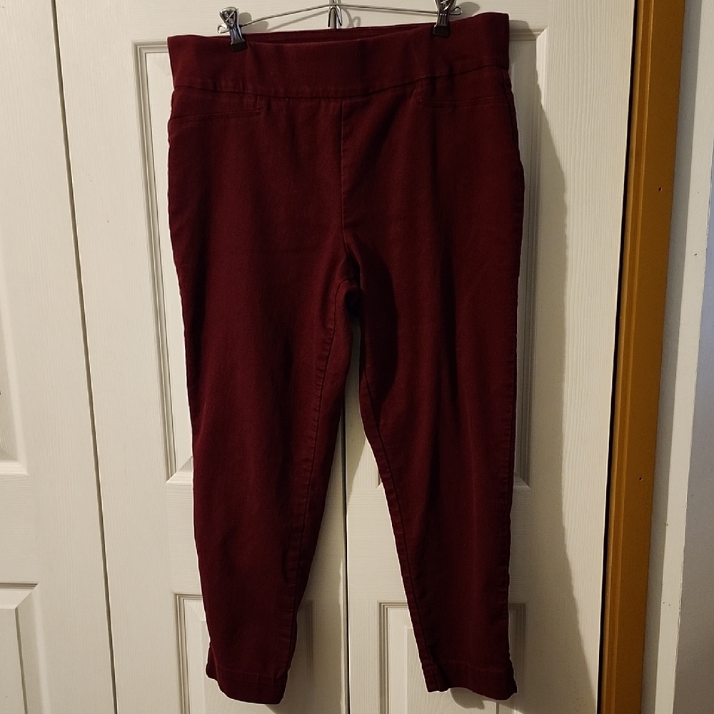Liz Claiborne Women's Burgundy Cropped Pants